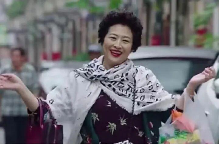 今日红人话题 | “阿姨,你咋这样?”玩梗翻车,网红奶茶品牌紧急下架